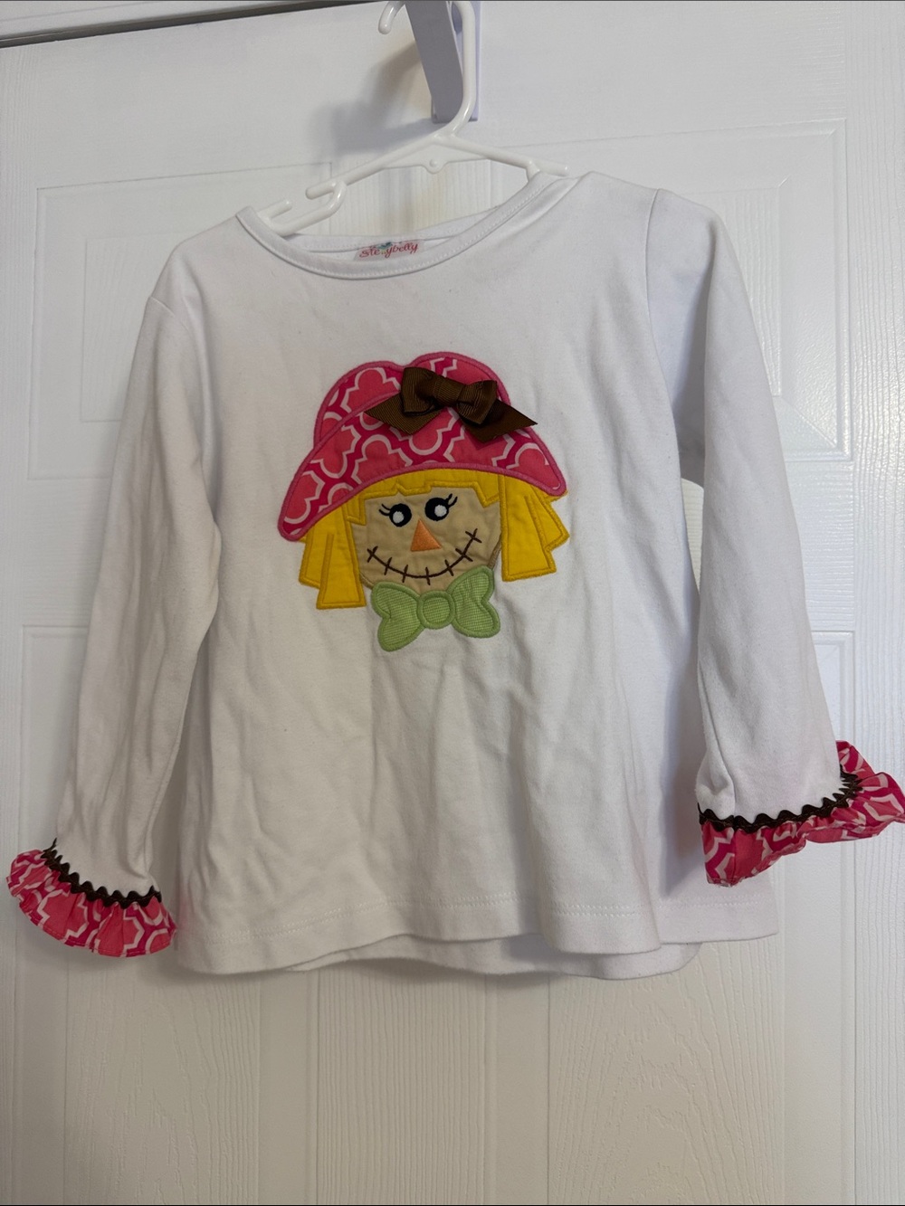 Girls' White Long-Sleeve Top with Pink Scarecrow Appliqué